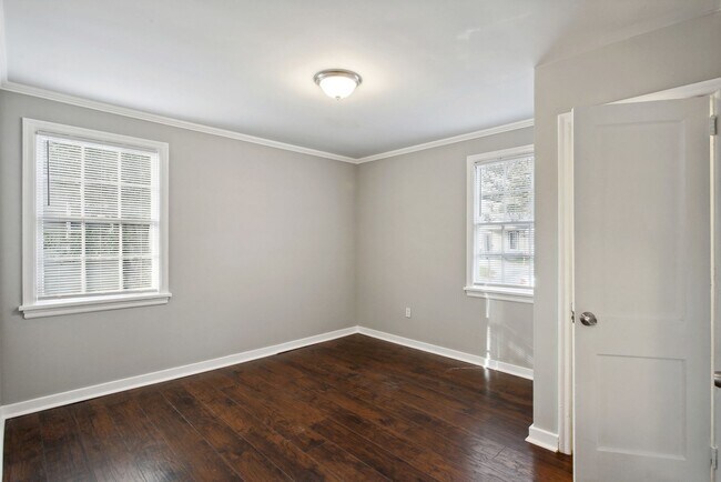 Building Photo - 2215