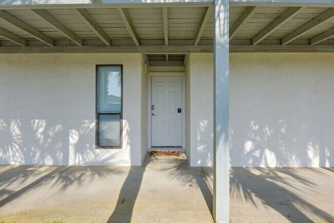Building Photo - 17614 Front Beach Rd