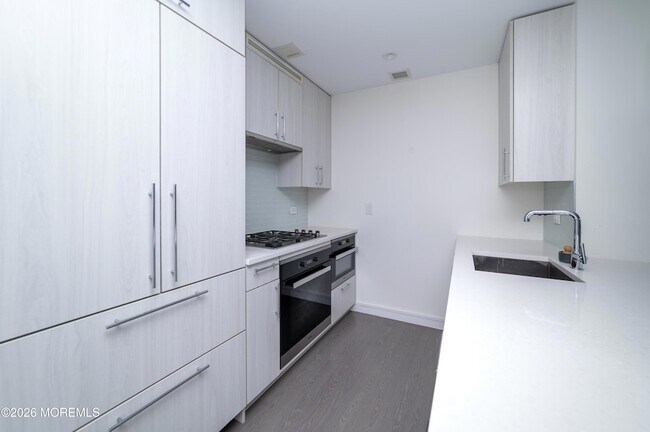 Building Photo - 15 Morris Ave