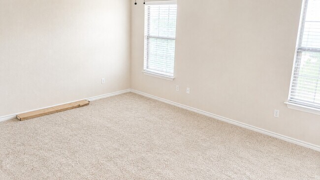 Building Photo - 114 Sendero Dr
