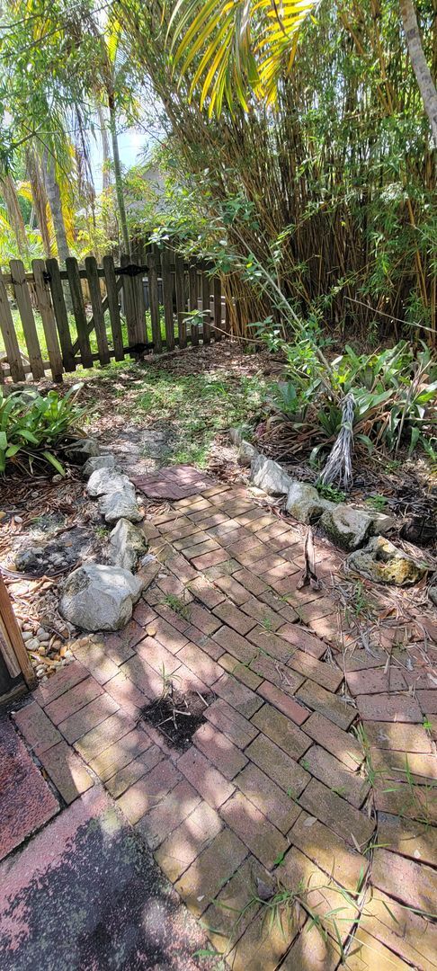 Building Photo - 2 BEDROOM 2 BATH HOME -ST. PETERSBURG - MO...