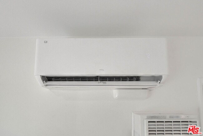 Building Photo - 3701 Coliseum St