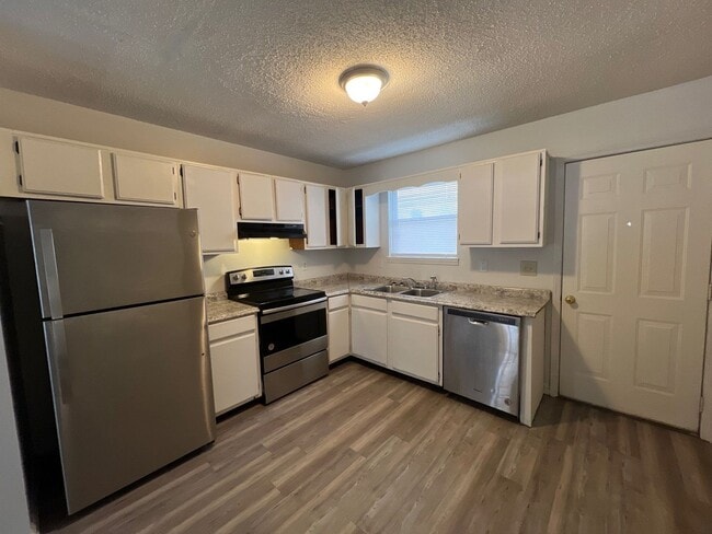 Building Photo - 2 Bedroom, 1 Story Duplex in Gallatin. MOV...