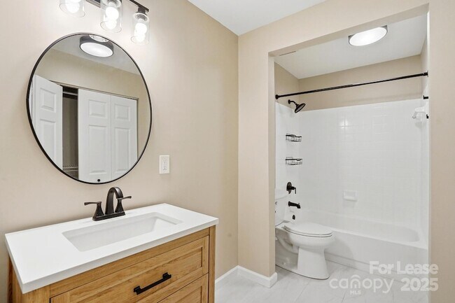 Building Photo - 2500 Cranbrook Ln