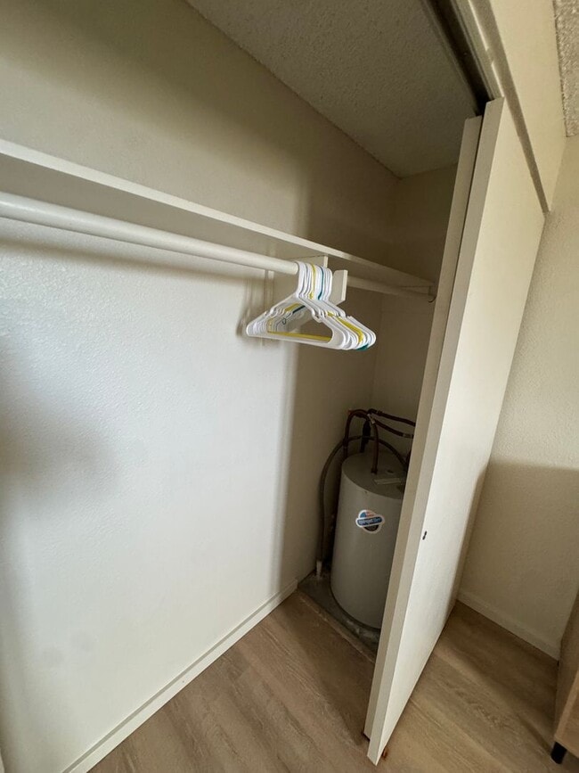 Building Photo - 1 Bed 1 Bath renovated with parking at Alo...