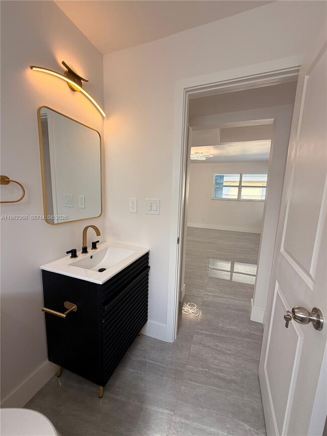 Building Photo - 809 NW 12th Ave