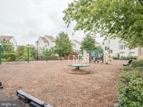 Building Photo - 206 Tilden Way