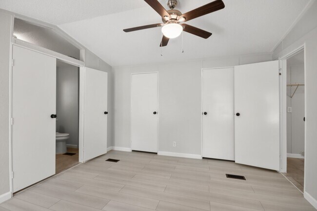 Building Photo - 25494 Deepwood Dr