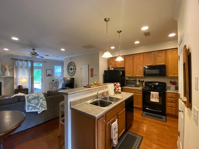 Building Photo - 4646 Altha St