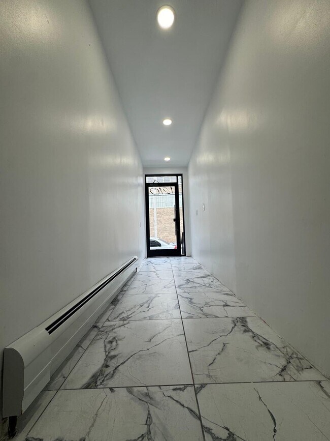 Building Photo - 1210 12th St