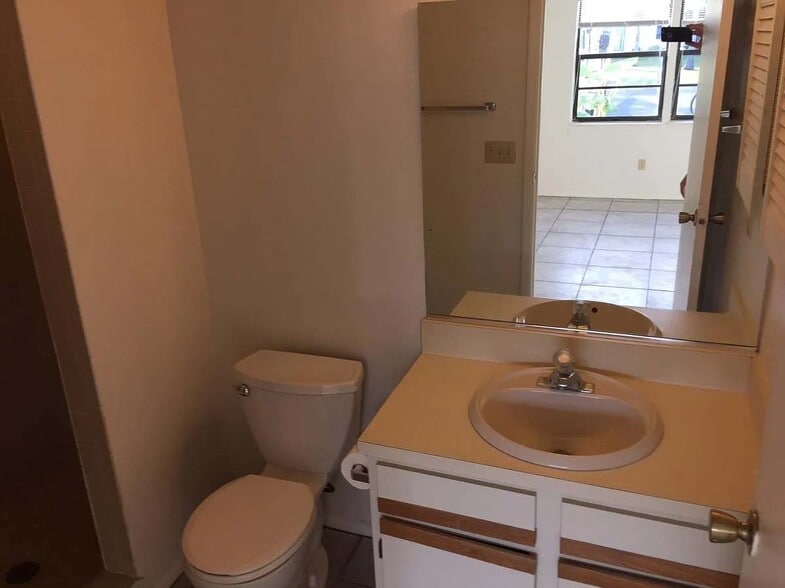 MBR Bath - 127 Camphor Cir