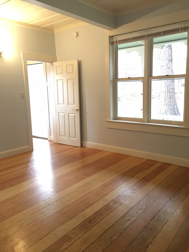 Building Photo - 228 B St
