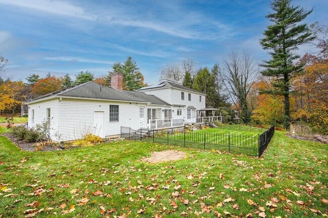 Building Photo - 14 Horseshoe Ln