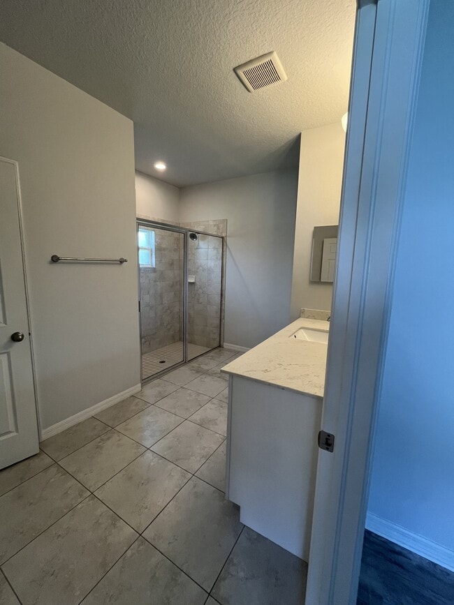 Building Photo - 3822 Milflores Dr