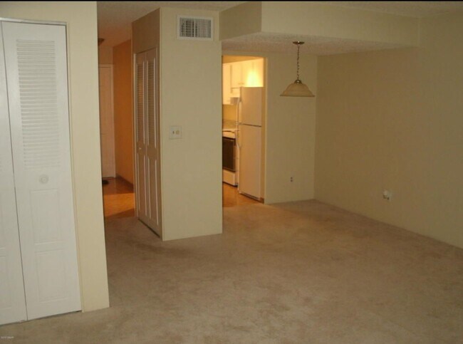 Building Photo - 55 Vining Ct