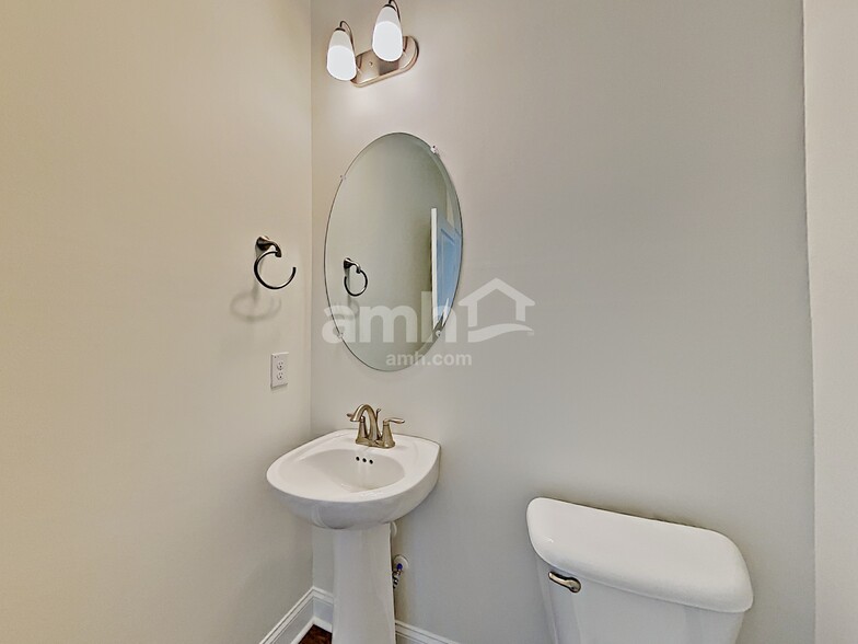 Building Photo - 5113 Jack Byrnes Dr