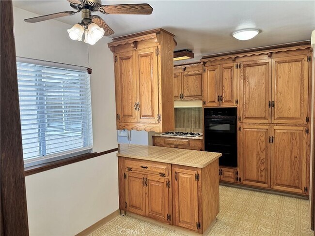 Building Photo - 509 California Dr