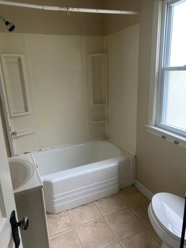 Building Photo - 35 Salem St