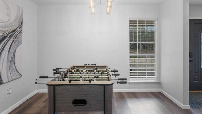 Building Photo - 6314 Senators Dr