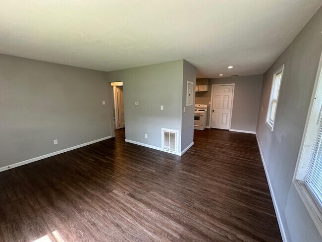 Building Photo - 1807 N Underhill St