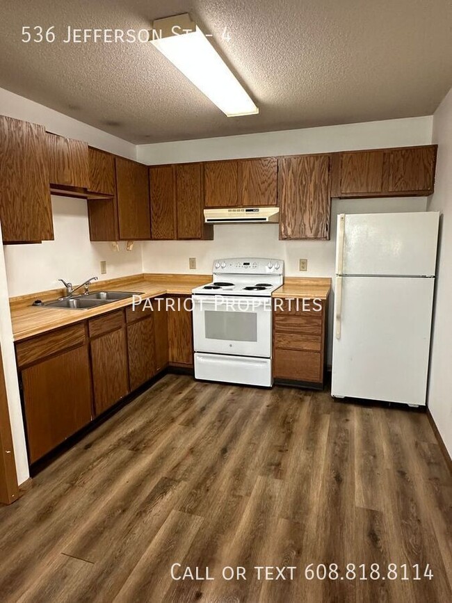 Building Photo - 2 bedroom/ 1 bath apartment in Mauston, WI