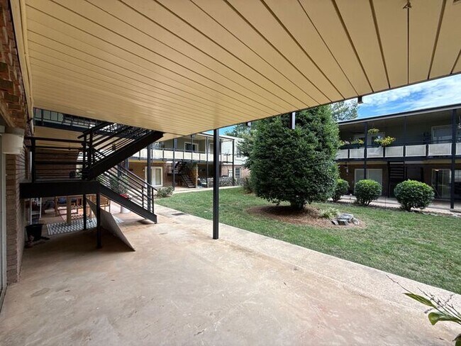 Building Photo - T.R. Lawing Realty Property