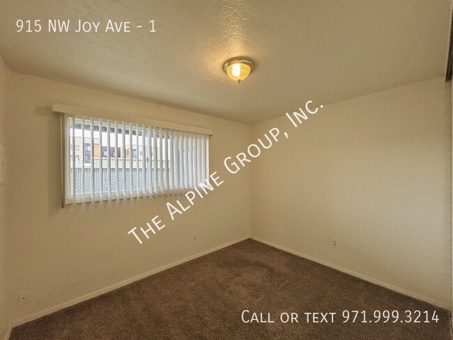 Building Photo - Single Level, 2 Bedroom by Cornell/NW Murr...