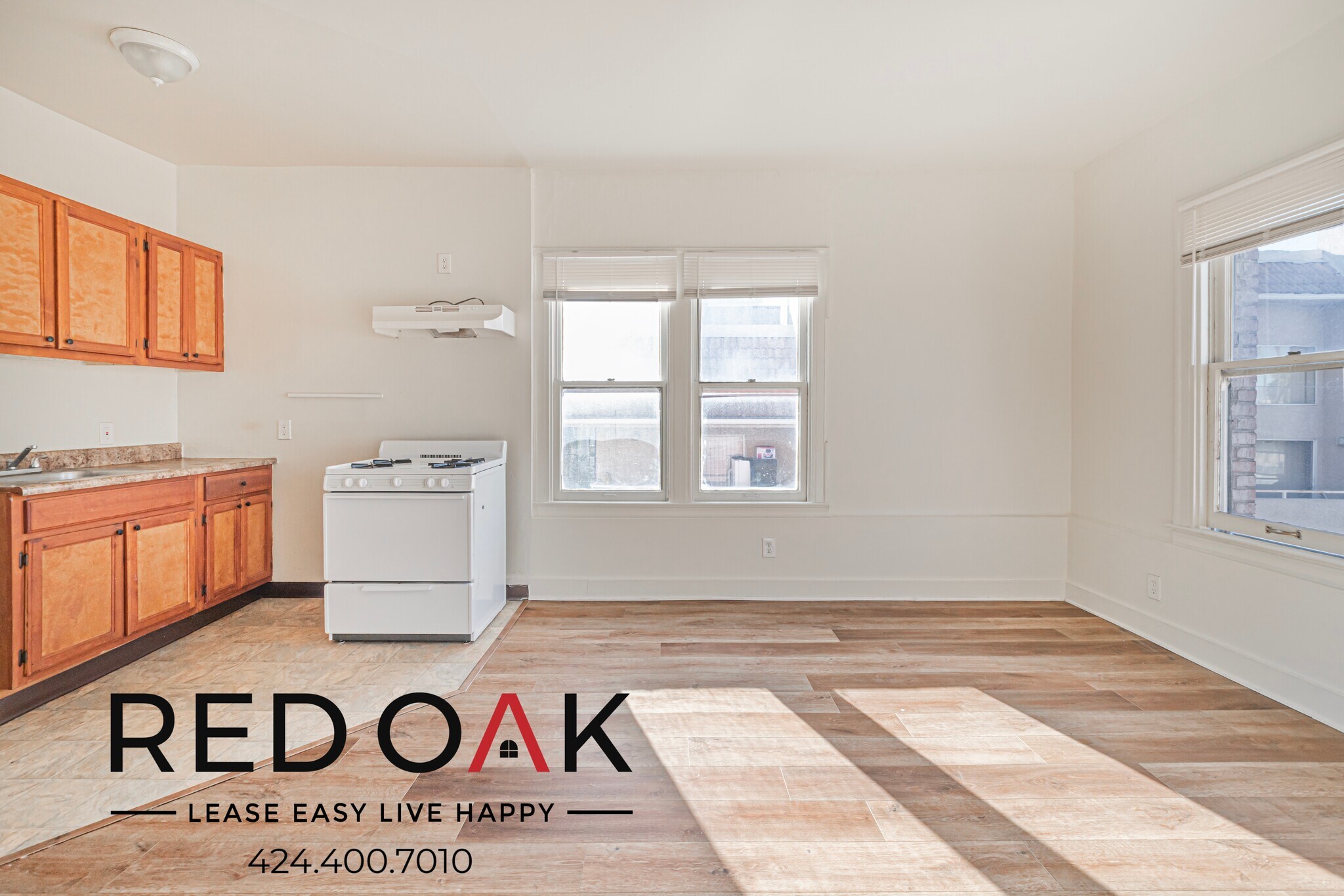 Building Photo - 537 S Kenmore Ave