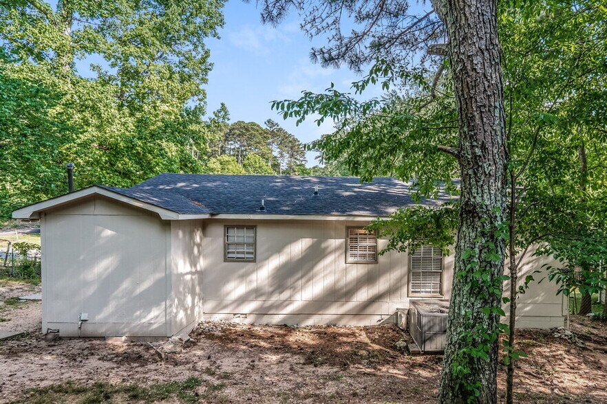 Building Photo - 1684 Brewster Rd