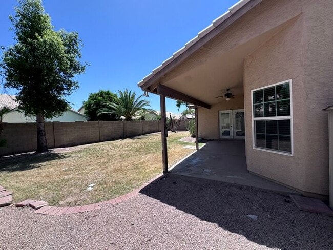 Building Photo - Adorable single floor 4 bedrooms,2 bathroo...