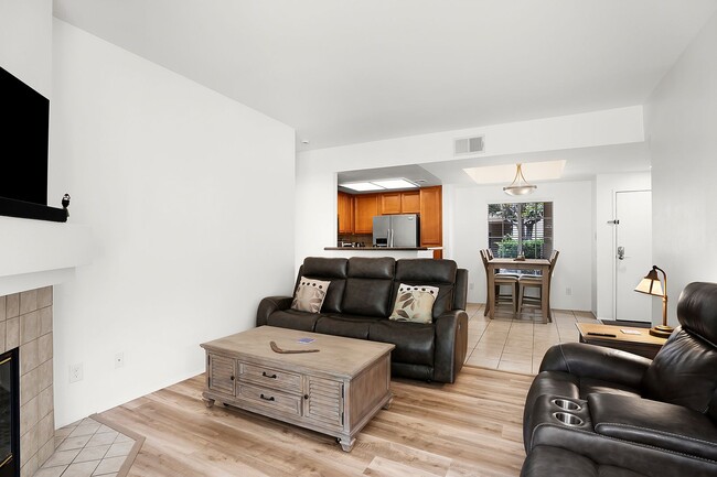Building Photo - Stylish Furnished or Unfurnished 2BR/2BA C...