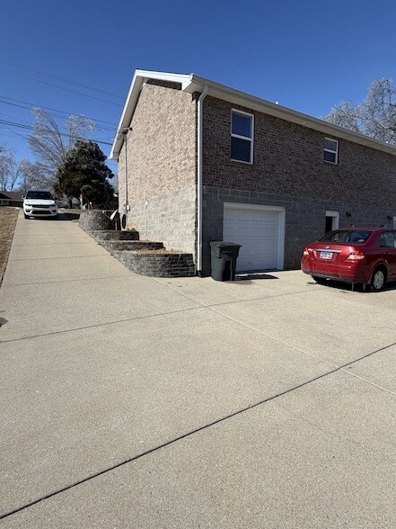 Building Photo - 157 Vulco Dr