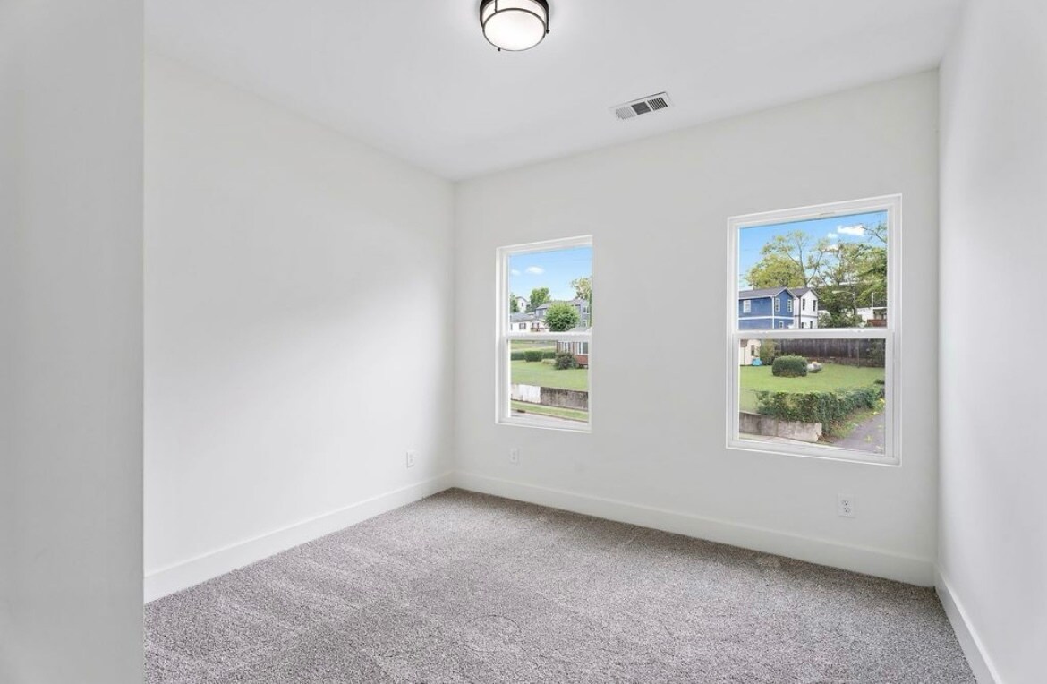 Building Photo - 2142 18th Ave N