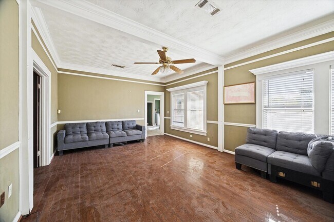 Building Photo - 1450 Mesquite St
