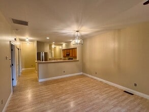 Building Photo - 2120 Mead Ln