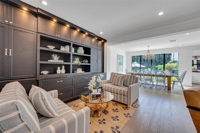 Building Photo - 450 N Swinton Ave