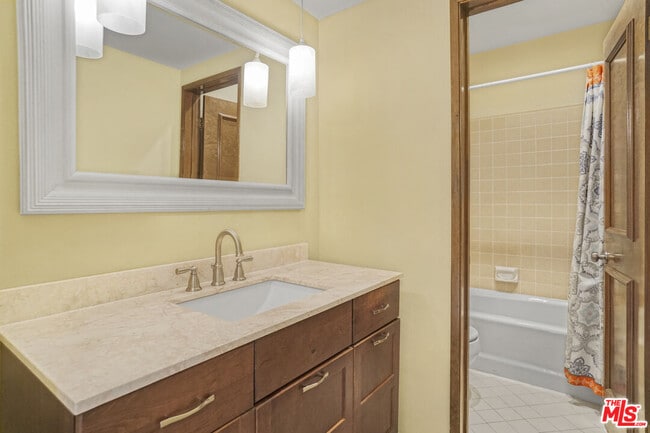 Building Photo - 364 Pershing Dr