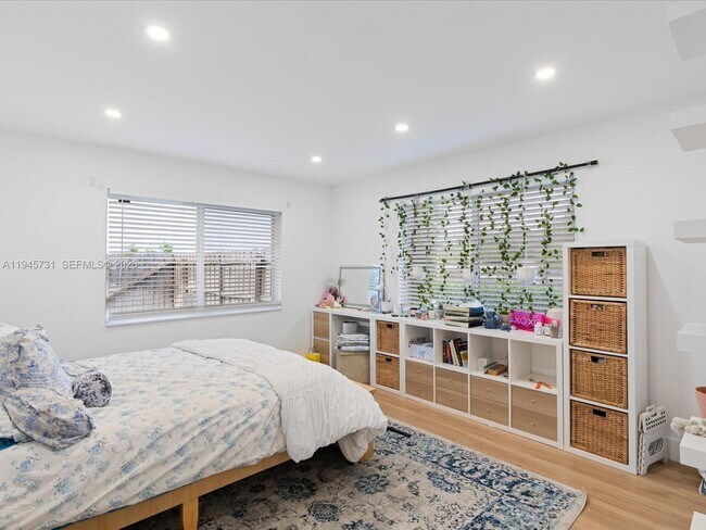 Building Photo - 6510 SW 59th Pl