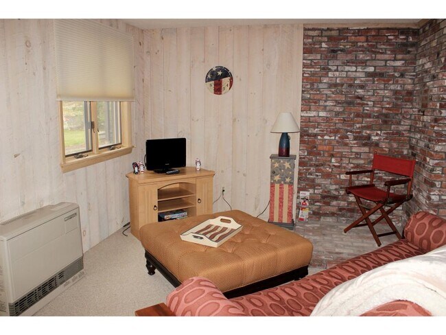 Building Photo - 619 Otter Rd