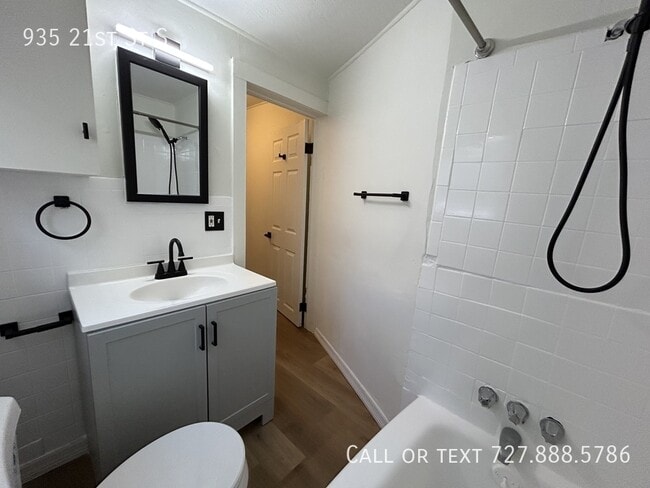 Building Photo - 935 21st St S