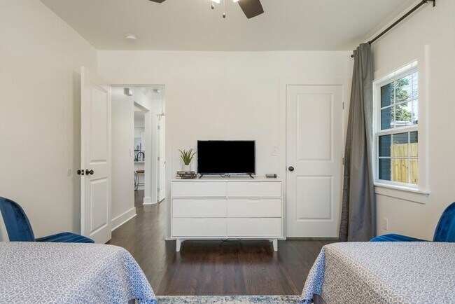 Building Photo - Stylish Serenity @TheExpo