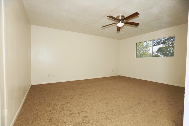 Building Photo - 1131 Gifford Rd