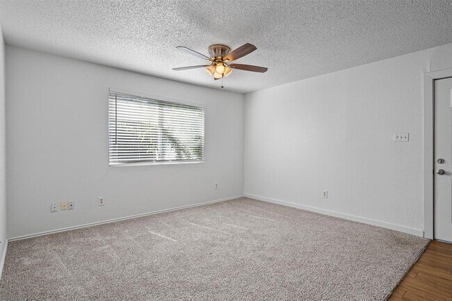 Building Photo - 5501 Spring Meadow Rd