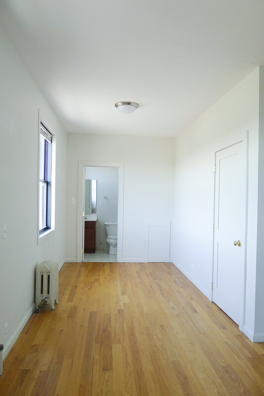 Building Photo - 11000 E Jefferson Ave