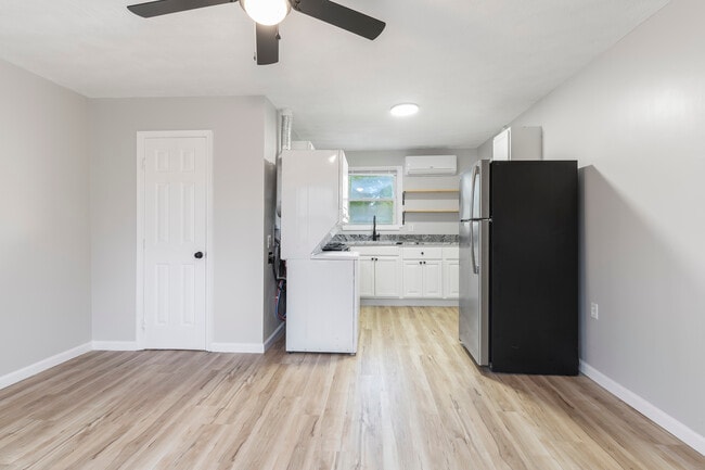 Building Photo - Affordable Luxury Apartment Near DC