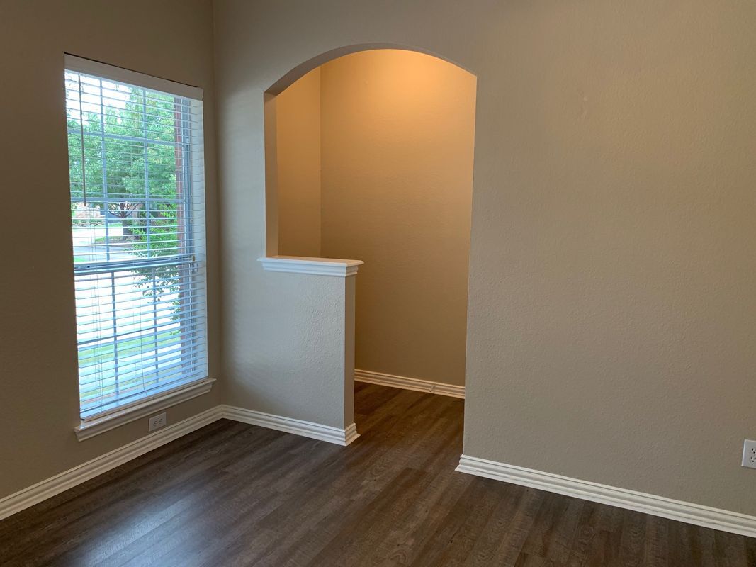 Building Photo - 2644 Dunbar Dr