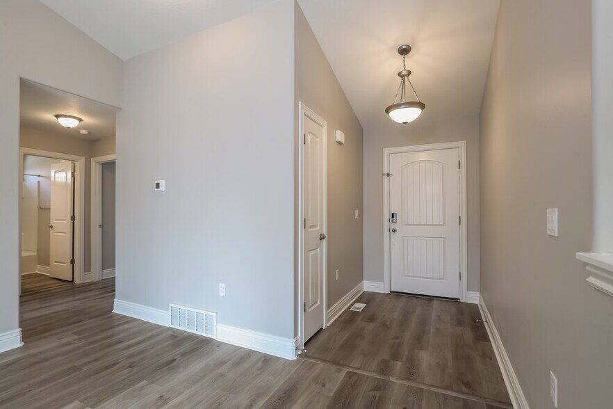 Building Photo - 1831 370 E