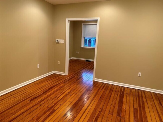 Building Photo - 11 N Warner Ave