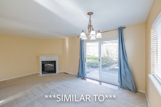 Building Photo - Two Bedroom Duplex in Great Neighborhood, Close to Schools! Pet Friendly!