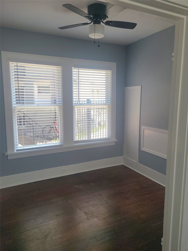 Building Photo - 4414 Woodside St